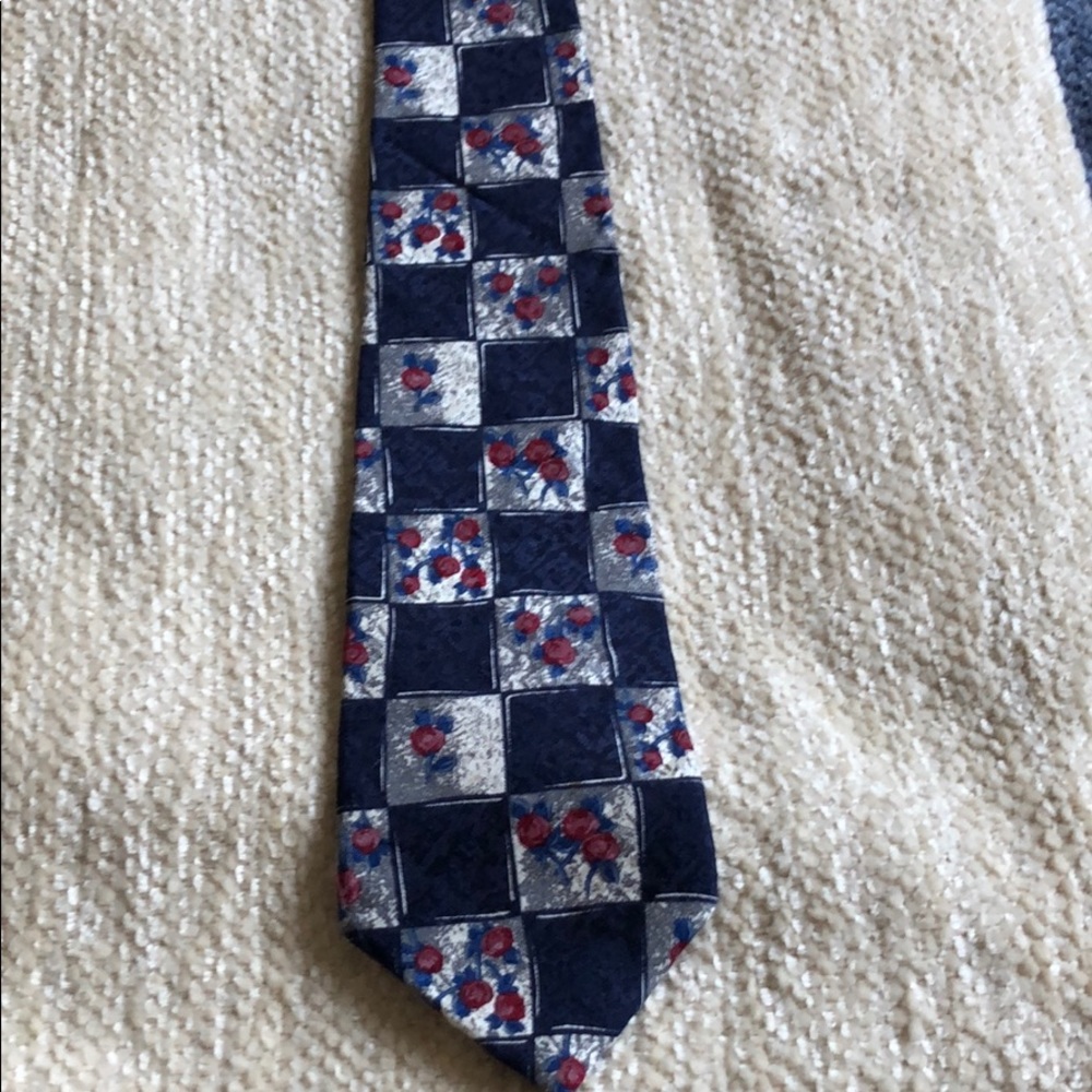 American Outpost Tie Blue, Red Floral